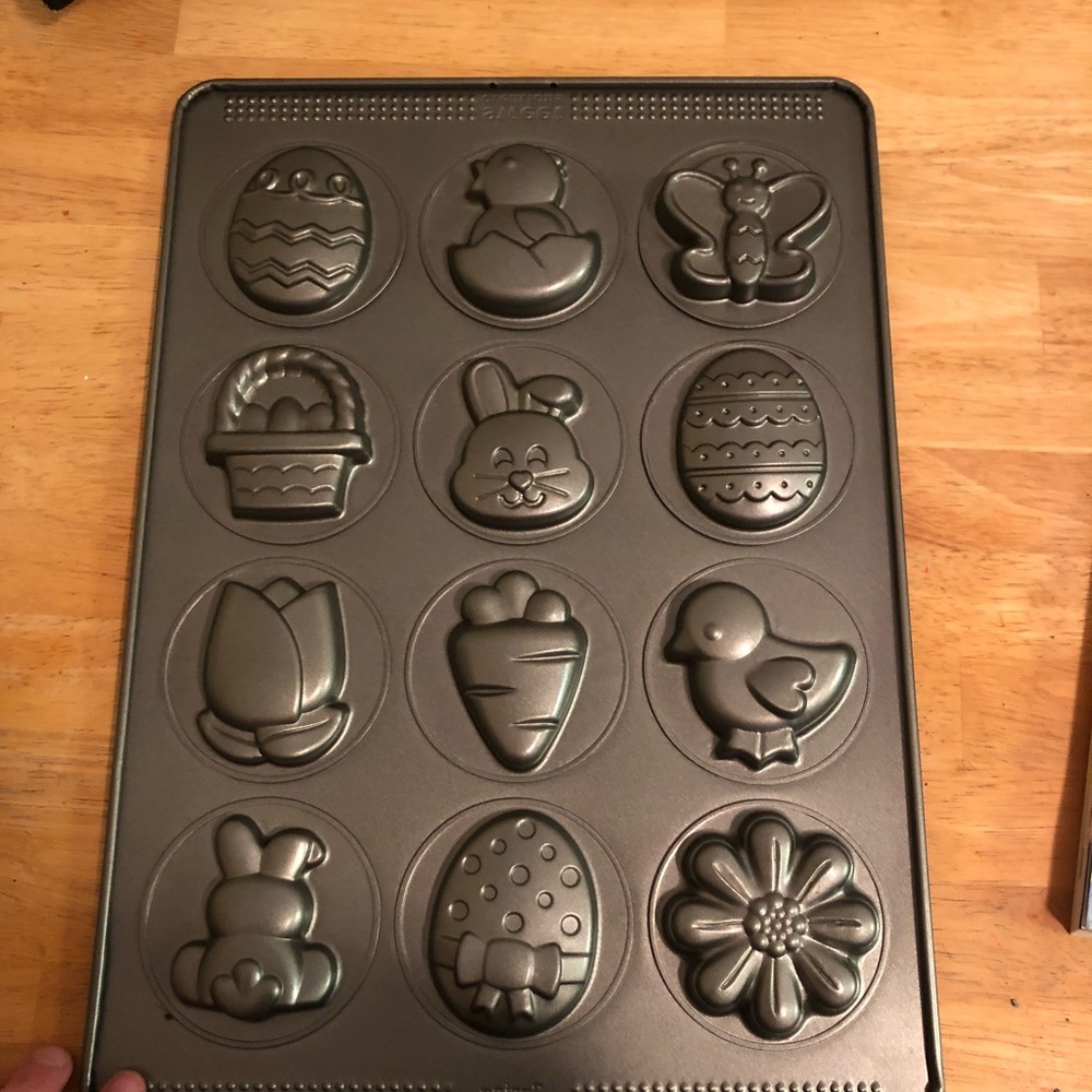Easter pan